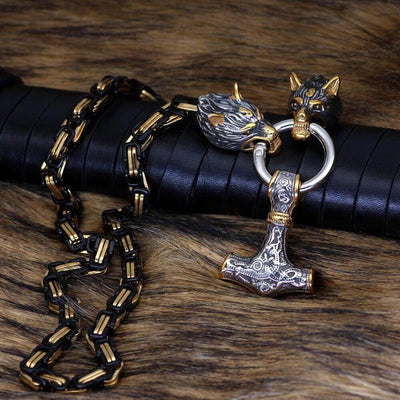 Gold und schwarz verzierte Königskette mit Wölfen und Mjolnir-Anhänger
