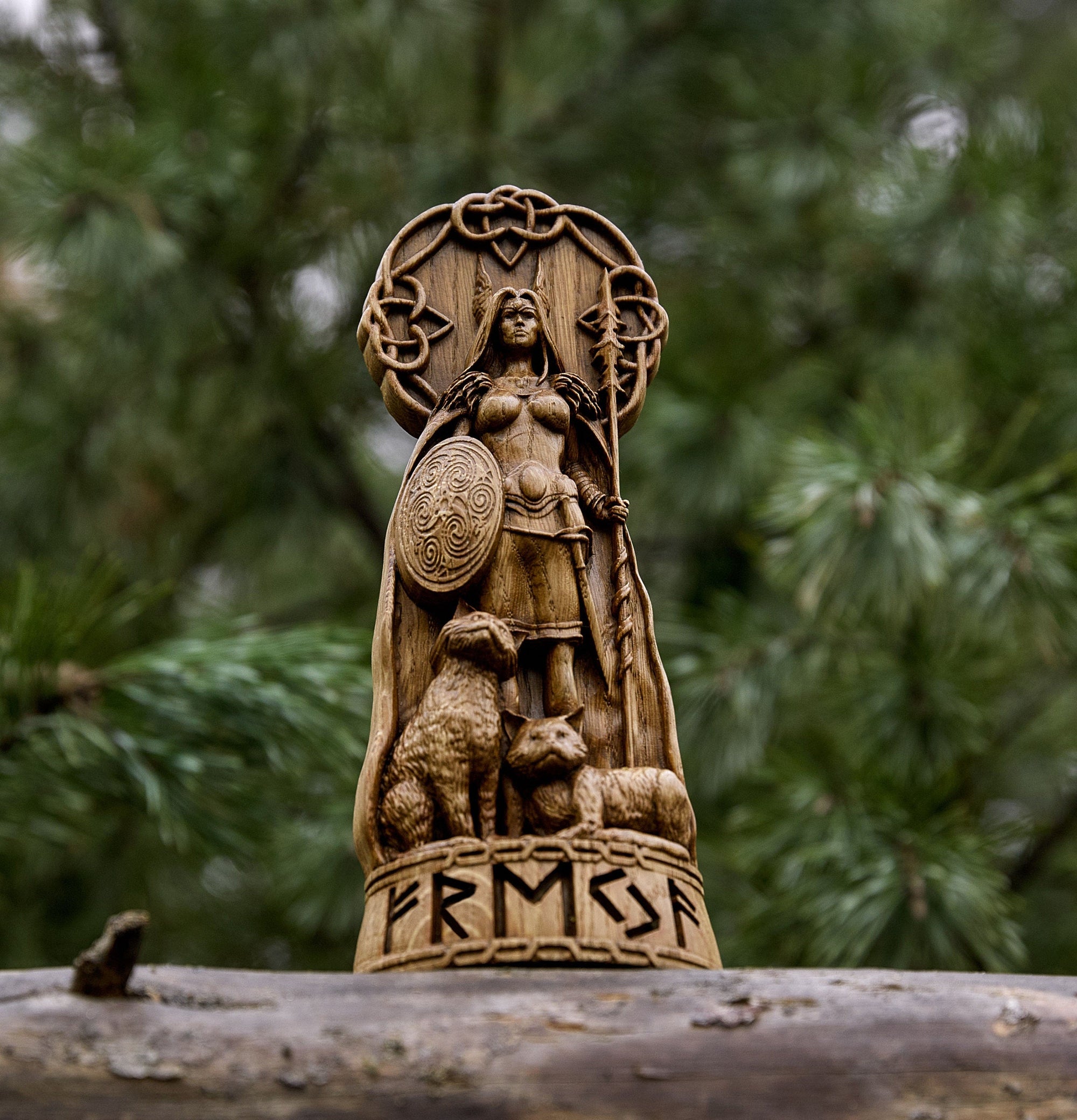 Freya Nordische Göttin, Holzschnitzerei Statue