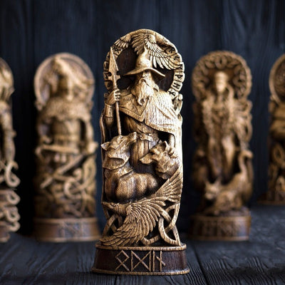 Odin der Allvater, handgefertigte Holzskulptur